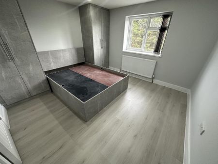 3 bedroom flat to rent - Photo 5