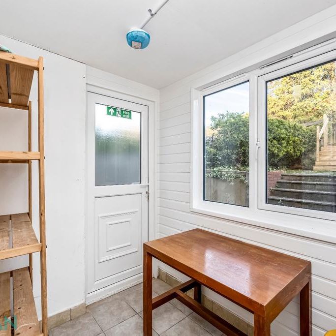 5 bedroom semi-detached house to rent - Photo 1