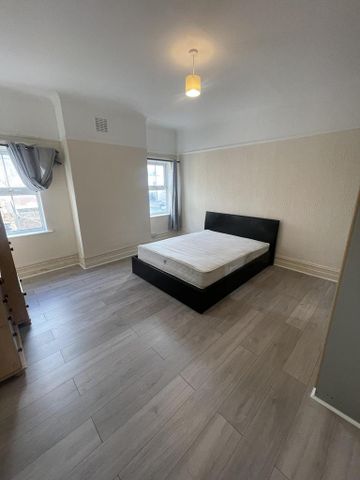 4 bedroom flat to rent - Photo 5