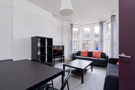 6 bedroom semi-detached house to rent - Photo 4