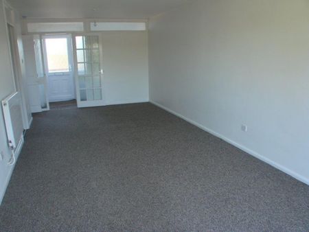 2 bedroom Flat To Let - Photo 3