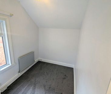 Terraced House to rent on - Photo 6