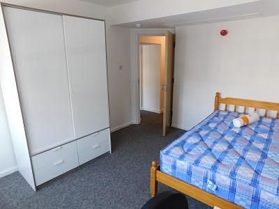 5 bedroom flat to rent - Photo 1