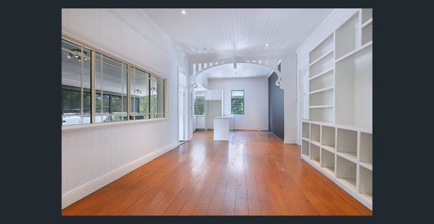 Rare Inner-City Acreage - Renovated Home on 3,791m² - Photo 1