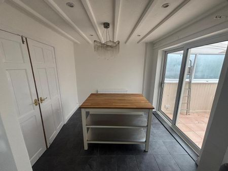 3 bedroom semi-detached house to rent - Photo 2