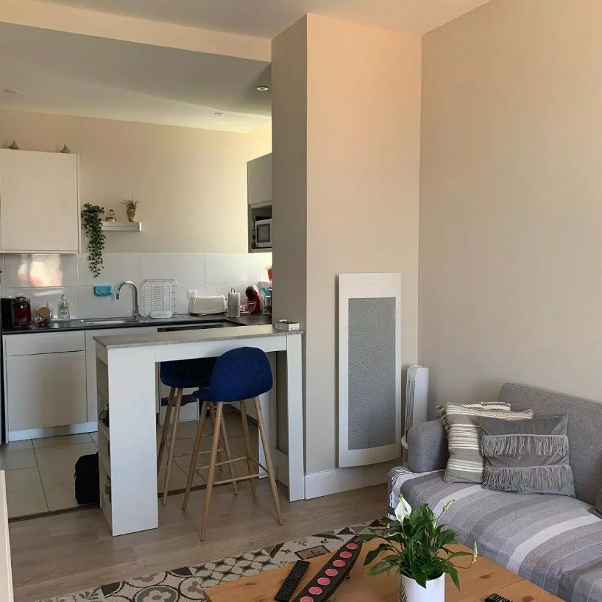 location Appartement T2 DE 48.1m² À CANNES - Photo 1
