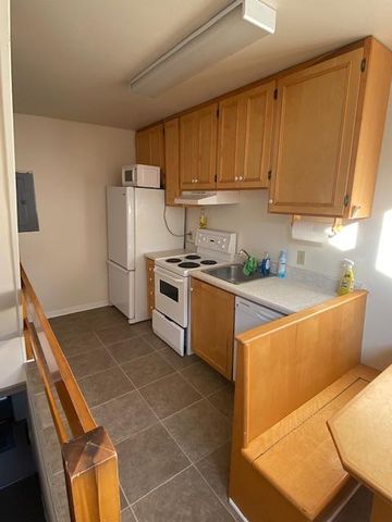 93 Lower Union St - Unit 3, 4 bed, 1.5 bath - Photo 4