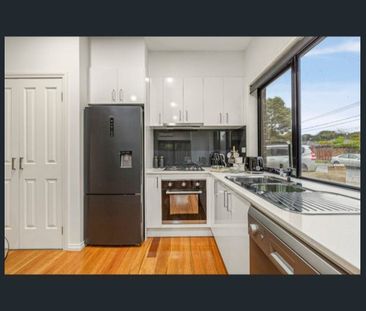 A modern & low maintenance lifestyle awaits - Photo 5