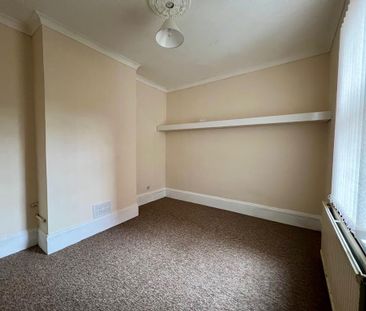 4 bedroom semi-detached house to rent - Photo 5