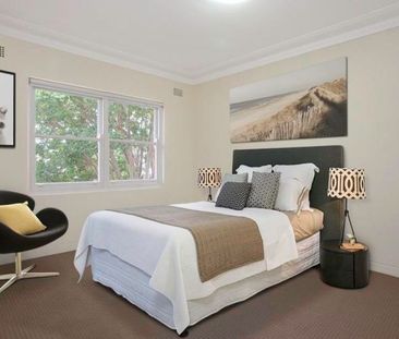 Two-Bedroom Apartment in Prime Ashfield Location - Photo 2