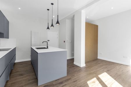 Flat to Rent: Saville Road, E16 - Photo 4