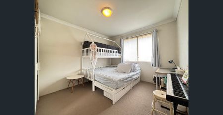 Well maintained 2 bedroom townhouse - Photo 2