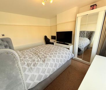 4 bedroom terraced house to rent - Photo 5