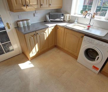 3 bedroom detached bungalow to rent - Photo 3