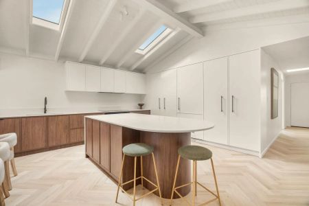 Come for the views, stay for the captivating design - Photo 5