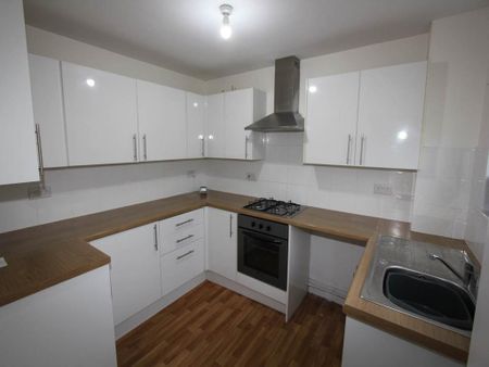 3 bedroom detached house to rent - Photo 3