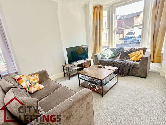 2 Bedroom End Terraced House - Photo 1