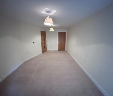 1 bedroom retirement property to rent - Photo 5