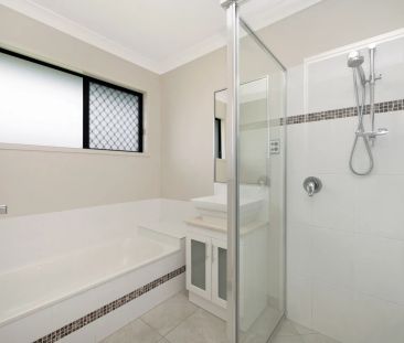 Elegant Family Home - Photo 5