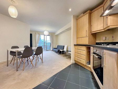 2 bedroom flat to rent - Photo 2