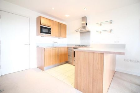 2 bedroom flat to rent - Photo 2