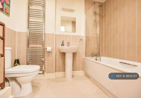 1 bedroom flat to rent - Photo 2