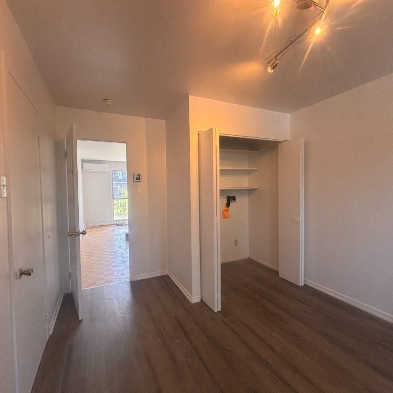 Grand 4 1/2 Longueuil rue Front - Photo 1