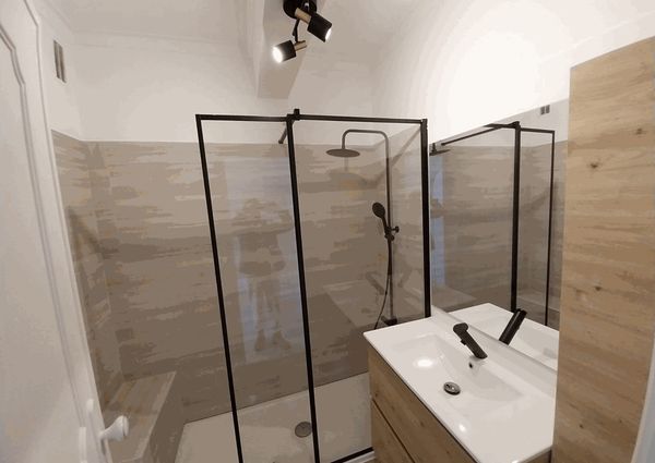 Apartamento T3 remodelado para arrendamento sem móveis em Miraflores, Algés