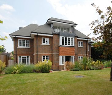 Claremont Lane, Esher, Surrey, KT10 flat to rent - Photo 1