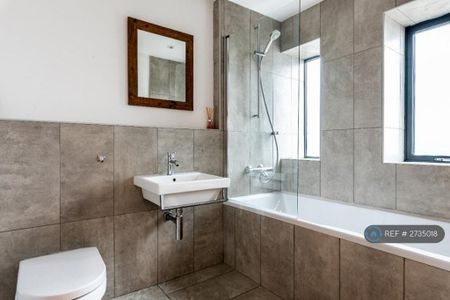 1 bedroom in a house share to rent - Photo 2