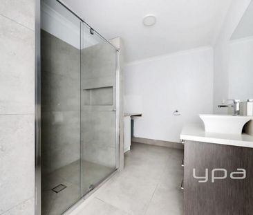 Two bedroom home, prime location! - Photo 1