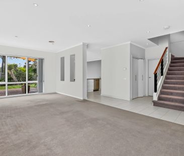 Family Proportions in Prized Golf Course Precinct - Photo 5