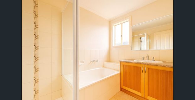 Beautifully Presented Home with Space for the Whole Family – Northside Pakenham - Photo 1