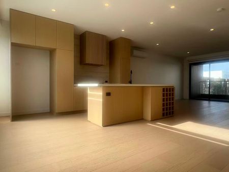 Living in the Heart of Glen Waverley!! Elegant 4 bedrooms Brand New Home!! - Photo 2