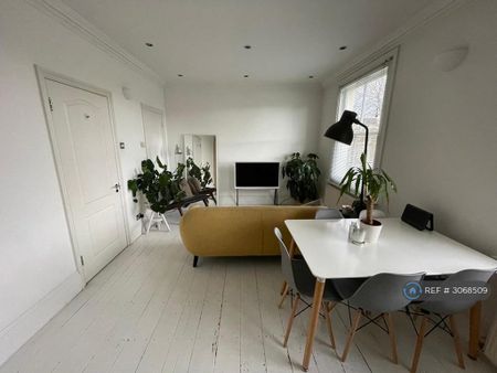 1 bedroom flat to rent - Photo 3