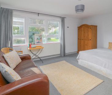 3 bedroom flat to rent - Photo 3