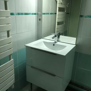 BELLIGNAT, dans copropriété appartement T2 d'environ 55m² avec balcon. - Photo 2