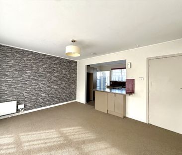 Tidy Two Bedroom Unit - Photo 4