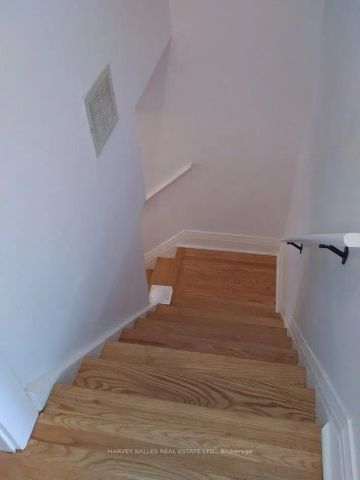 885 Davenport Road #Upper - Photo 4