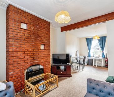 High Street - Photo 2