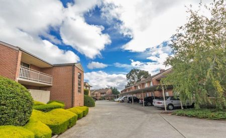 Bright and Modern Two-Bedroom Apartment in the Heart of Lyneham - Photo 3
