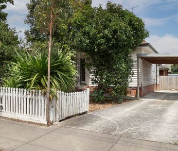 SPACIOUS FAMILY HOME IN POPULAR BALLARAT NORTH - Photo 3
