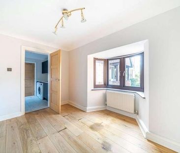 Middle Bourne Lane, Lower Bourne, Farnham, Surrey, GU10 - Photo 5