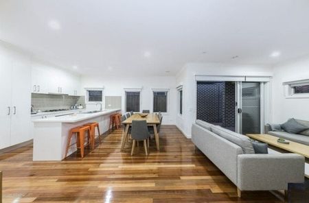 Elegance in Lalor! - Photo 2