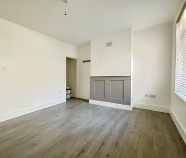 3 bedroom Mid Terraced House to let - Photo 2