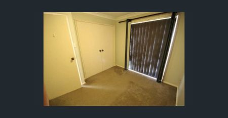 SINGLE LEVEL DUPLEX LOCATED IN A QUITE CUL-DE-SAC! - Photo 2