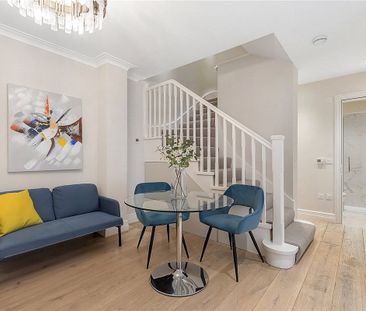 An exceptional, immaculate studio of 383 sq ft with private decked ... - Photo 2