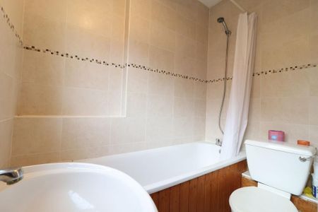 3 bedroom terraced house to rent - Photo 3