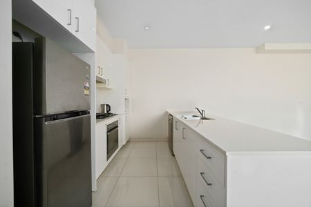 Modern 2-Bedroom Unit - Photo 3