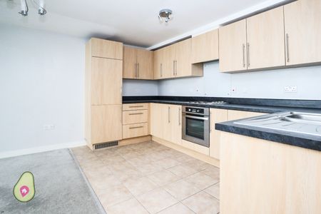 2 bed flat to rent in North Court, Upper Charles Street, Camberley, Surrey, GU15 3GX - Photo 4